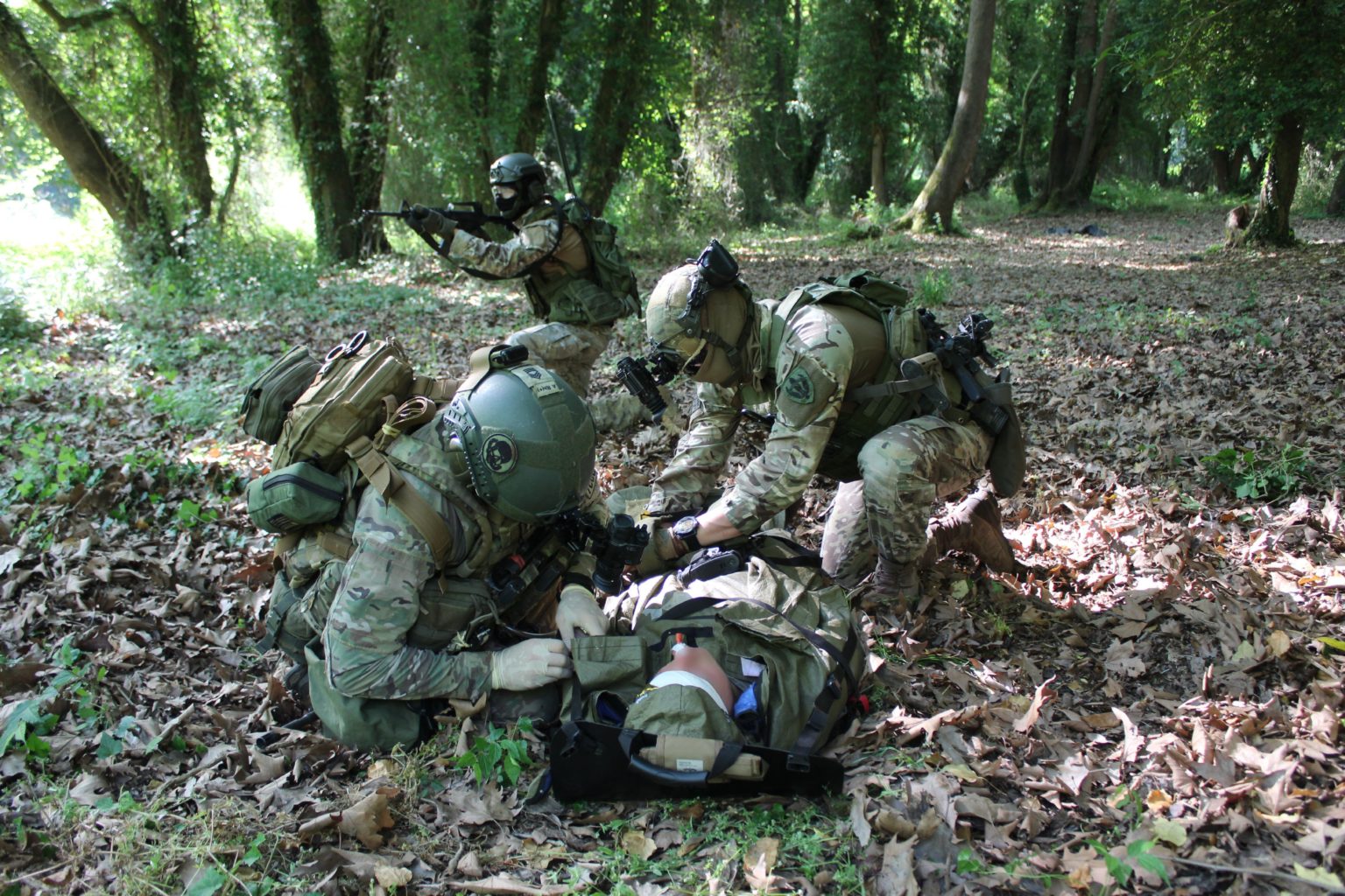 Kέντρο Εκπαίδευσης Ανορθοδόξου Πολέμου: TCCC και Αεροδιακομιδή (βίντεο)